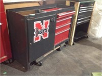 Husker toolbox, rolling cart underneath does not