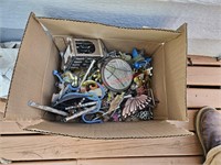 Box of wind chimes (patio)