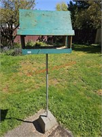 Free standing Bird feeder (back patio)
