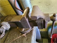 Bench vise bring tools to take off