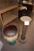 Pedestal stand, urn