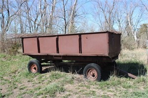 Steel barge box wagon with hoist