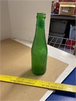 Entlivre Bottling Co F T Wayne, IN Green Bottle