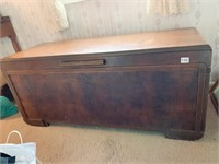 LUCKY LADY CAVALIER CEDAR CHEST, 2 SLIDING TOP