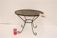 23" x 16.5" Metal Outdoor Side Table ~ READ