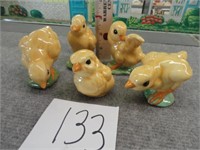 Lot of 5 ceramic Chickens-2" to 3" tall