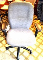 NICE ROLLING OFFICE CHAIR W/ARMS