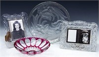 (4) GROUP ART GLASS TABLE ITEMS, VERLYS CHARGER