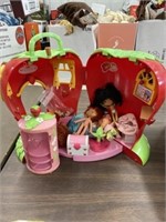 Strawberry Shortcake Doll House And Dolls
