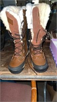 Pair of size 7 brown bearpaw boots