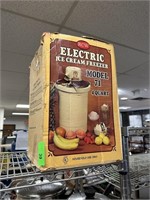 ELECTRIC ICE CREAM FREEZER MAKER MODEL 71 W BOX
