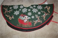 MICKEY MOUSE TREE SKIRT