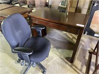 Hooker Wooden Desk w/ Chair