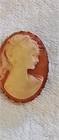 Pretty Carved Shell Cameo Brooch Pendant