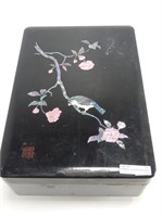 CHINESE LACQUER BOX WITH INLAYS