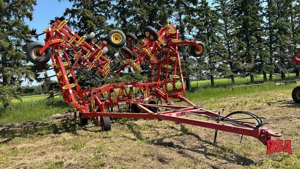 OFFSITE: 2010 Bourgault 9400 60' Cultivator