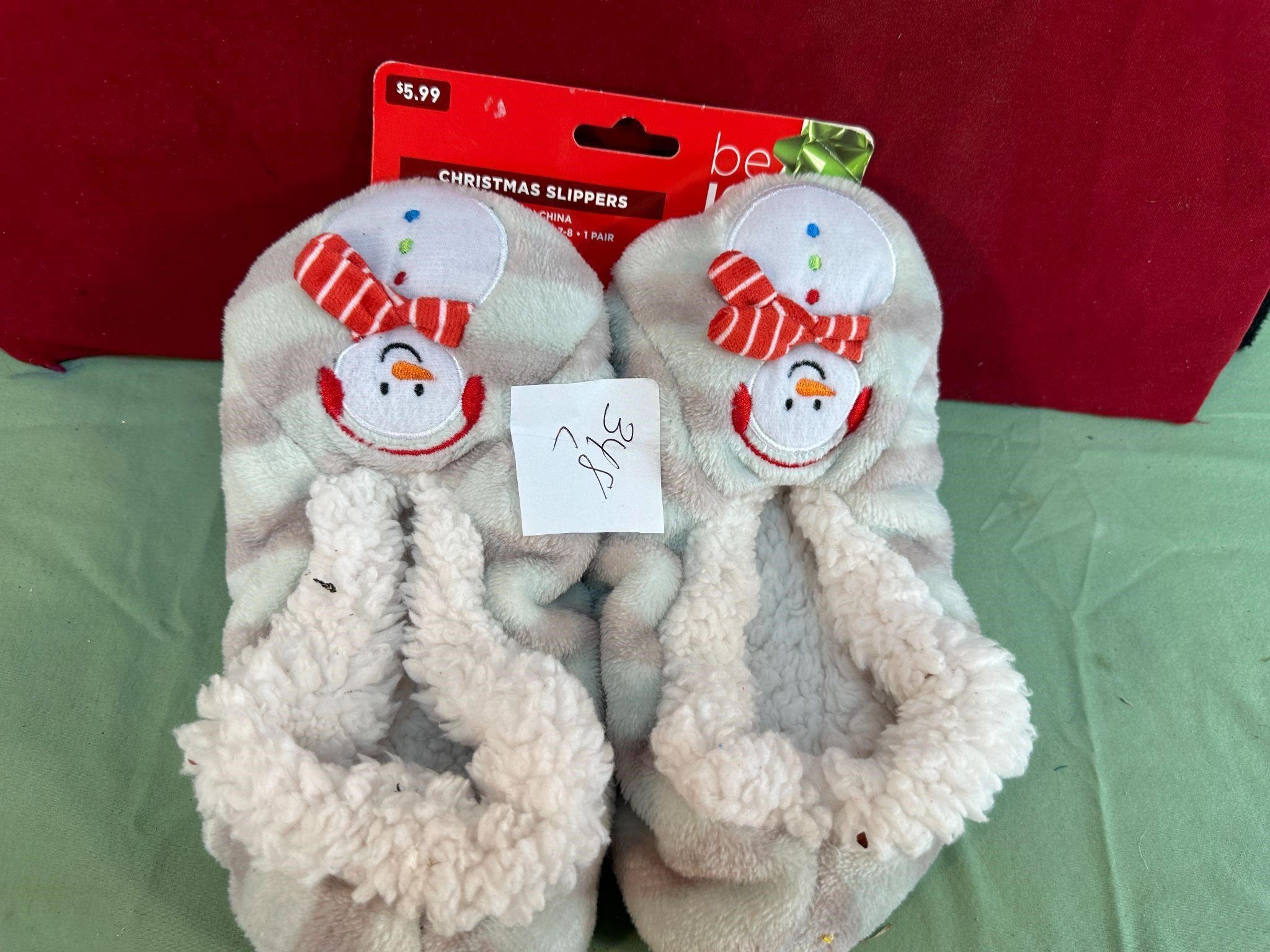 NEW CHRISTMAS SLIPPERS SIZE 7-8