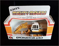 ERTL 1:64 Mighty Movers IH Excavator 640 Die-Cast