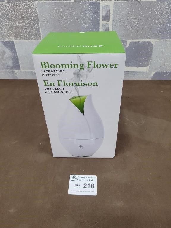 Blooming Flower ultrasonic diffuser (looks new)
