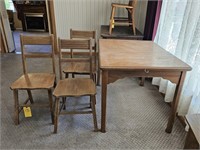 SELLER'S TYPE KITCHEN TABLE & 3 CHAIRS