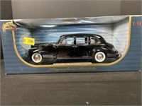 Signature series Metal diecast 1/18 scale Toy NIB