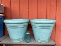 Pair of large flower pot planters