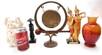 Gong en laiton et 4 pièces décoratives