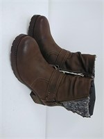 New Brown Chelsee boots, size 8 women's