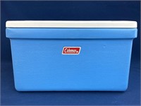 VINTAGE 1970s COLEMAN PICNIC STYLE POWDER BLUE
