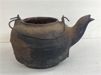 Cast Iron Kettle, missing lid, has rust