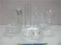 AN ASSORTMENT OF CLEAR GLASSWARE