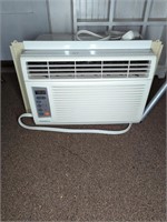 WINDOW AIR CONDITIONER