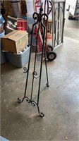 Metal Easel for Displaying Pictures