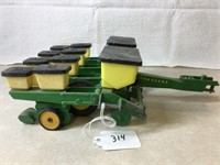 JD 7000 PLANTER