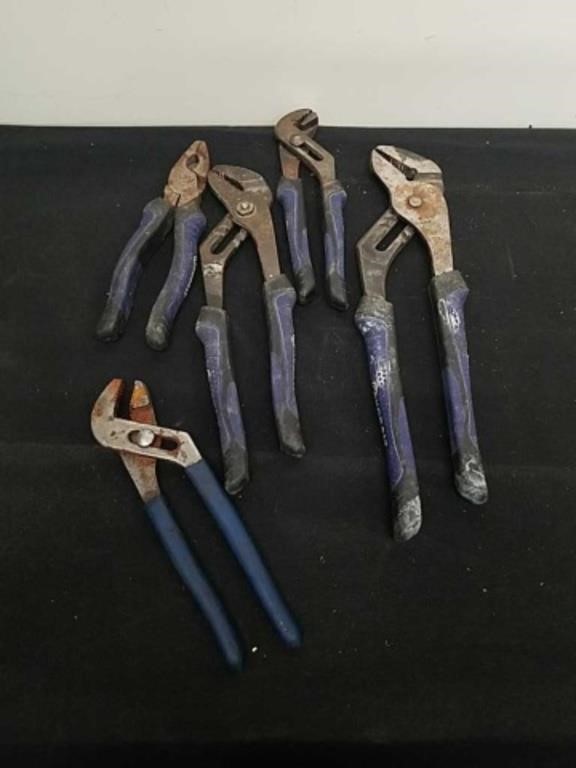 Five pairs of GrooVe joint pliers