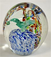 PRETTY BLOWN GLASS PAPER WEIGHT WITH FLOWER