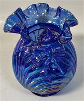 STUNNING FENTON GLASS VASE WITH BOW