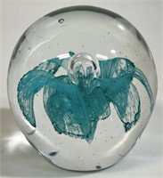 NICE BLOWN GLASS PAPER WEIGHT WITH FLOWER