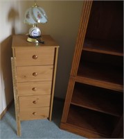 5 drawer pressed wood dresser w/lamp