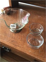 Glass bowl and 2 Pyrex bowls