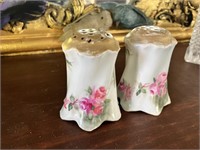 Salt & Pepper Shakers Hand Painted Gilt Tops