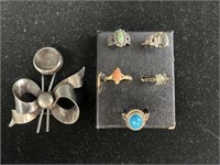 Five sterling rings with sterling, brooch