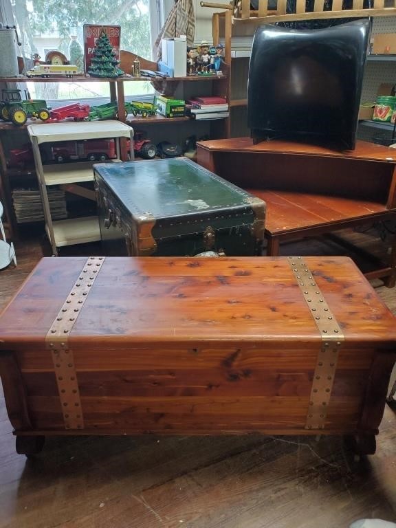 Cedar Blanket Chest w/Copper Strapping