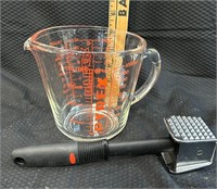 Pyrex 1 L and Oxxo Meat Tenderizer