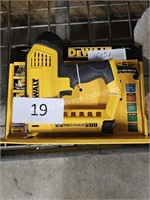 dewalt multi-tacker