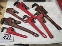 Pipe wrenches