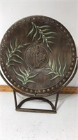 Metal palm tree plate with metal holder
