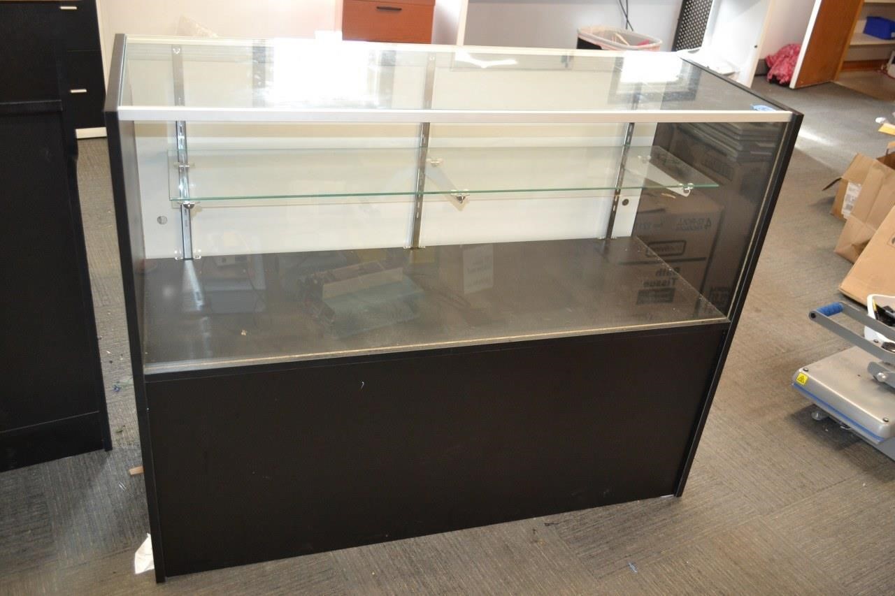 25: Display cabinet 38inHx48inWx18inD