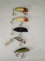 D3) 5 vintage fishing lures.