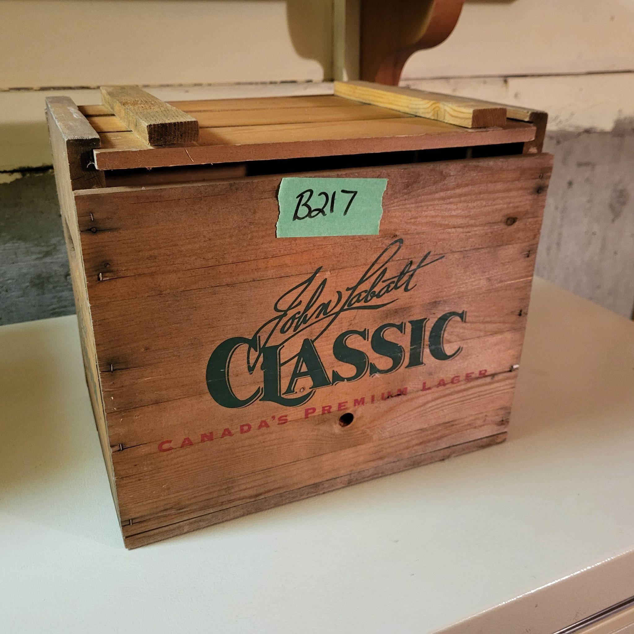 B217 Wood Labatt Classic box w sliding lid